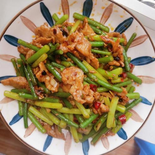 肉邵子的做法：揭秘宠物护理人员的温馨日常